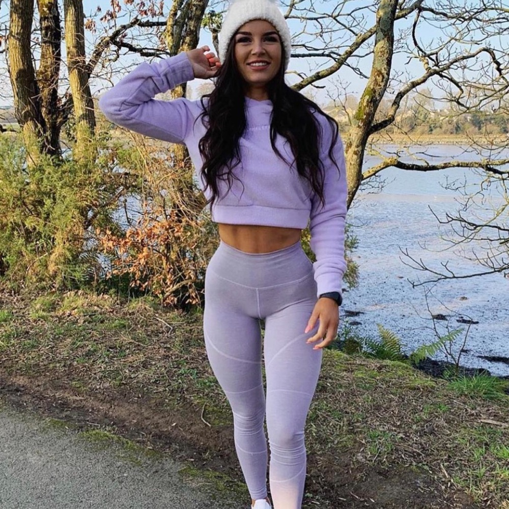 Alphalete Cropped Hoodie in Lavender